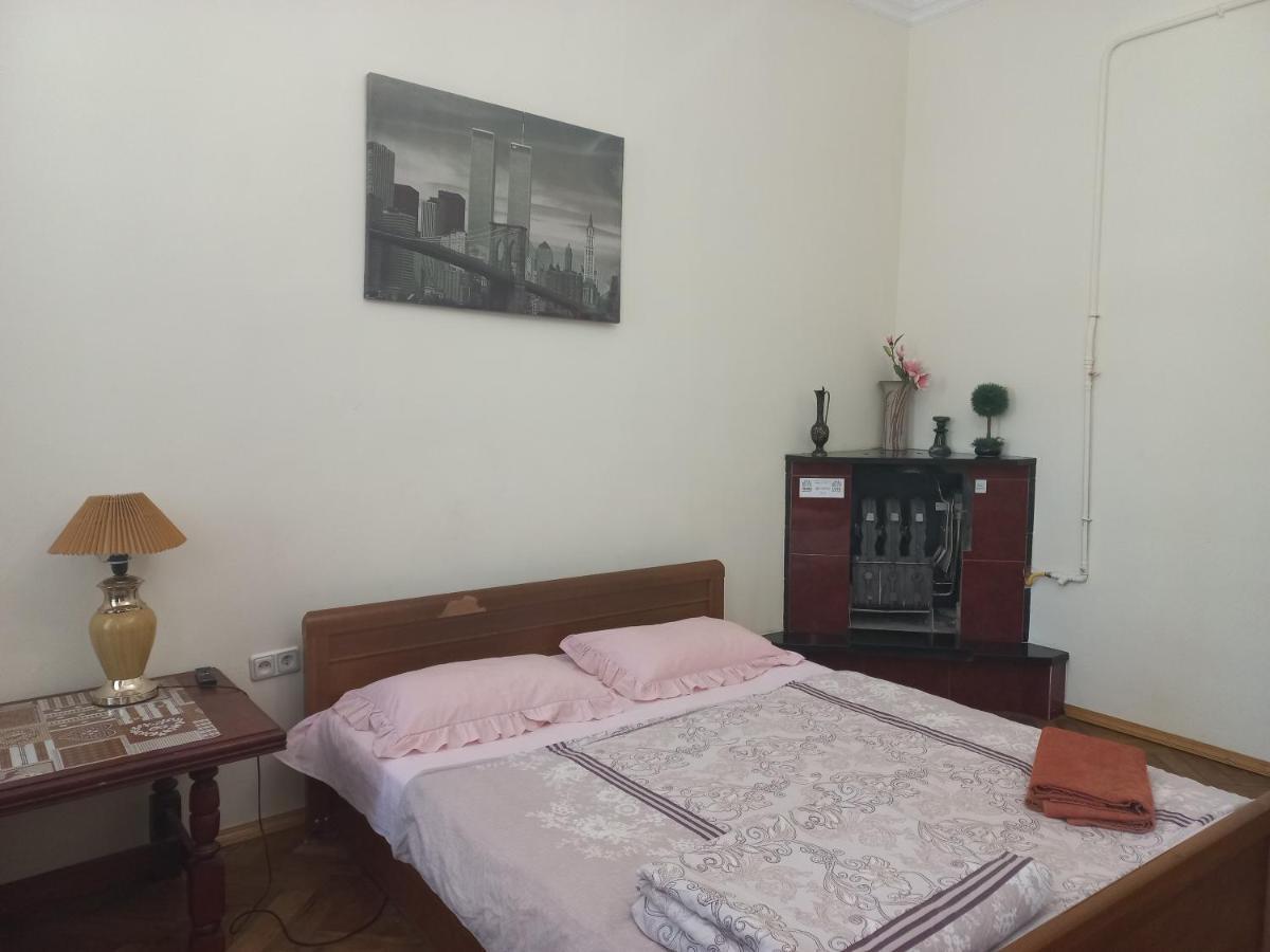Затишна Оселя Apartment ลวีฟ ภายนอก รูปภาพ