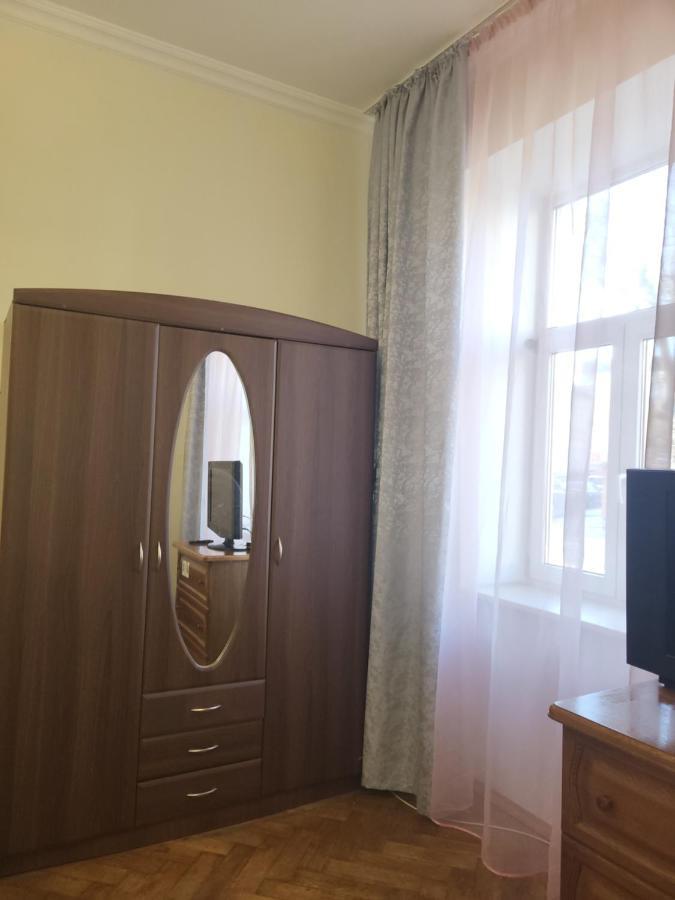 Затишна Оселя Apartment ลวีฟ ภายนอก รูปภาพ