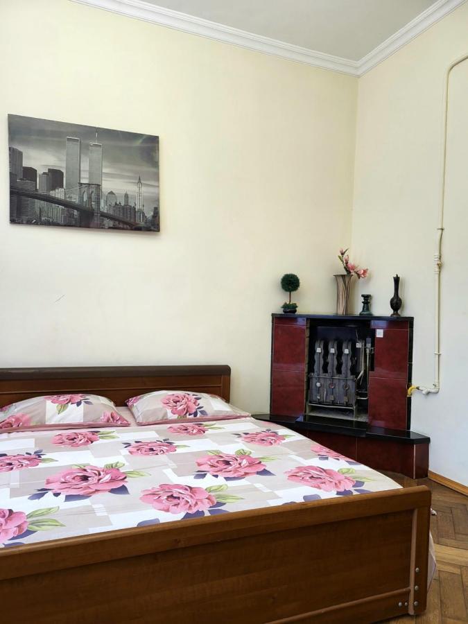 Затишна Оселя Apartment ลวีฟ ภายนอก รูปภาพ